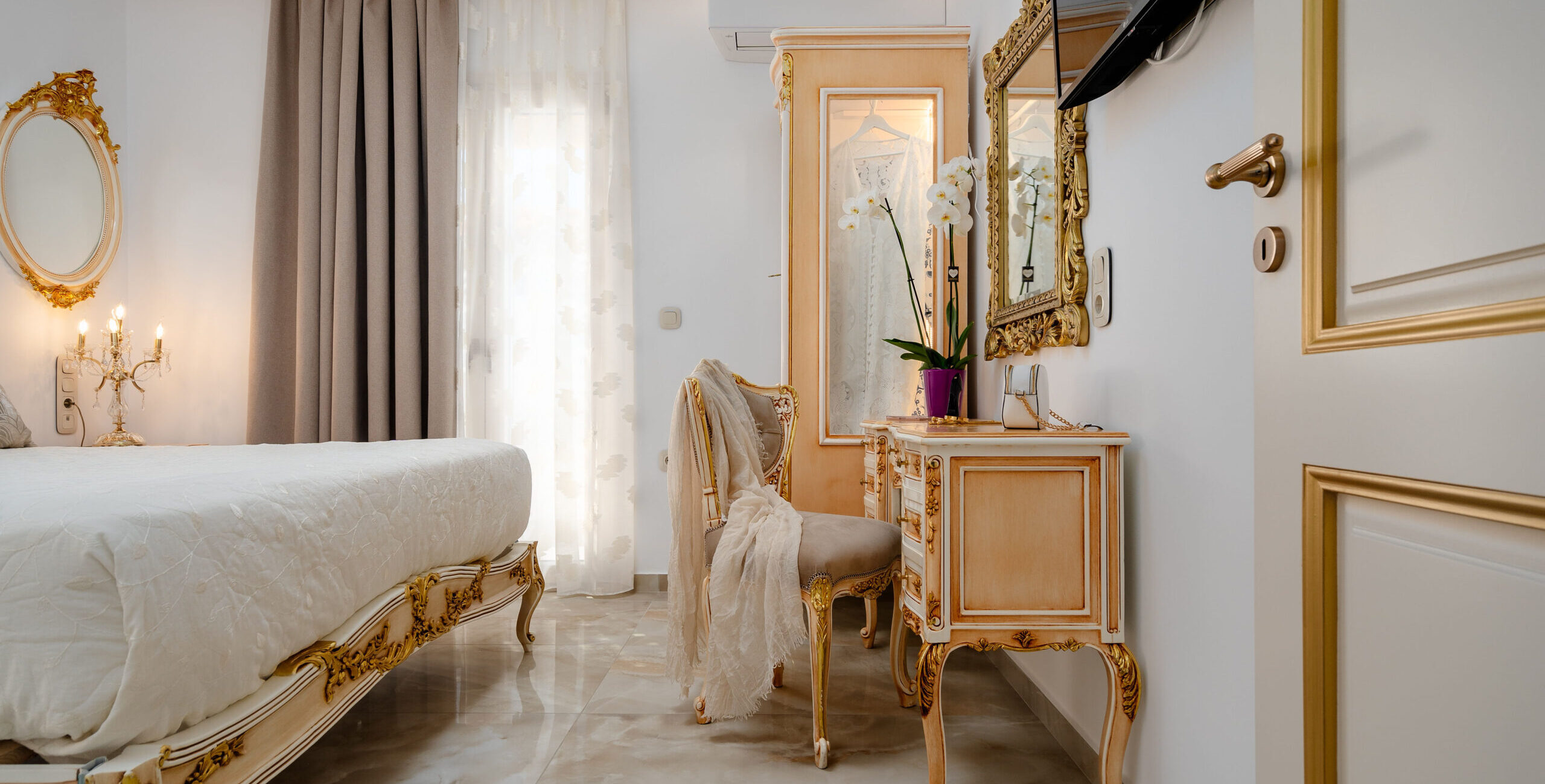 Aristocratic_interior-23