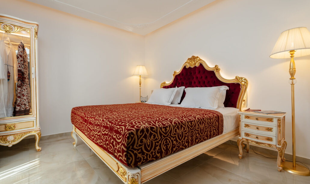 Aristocratic_interior-30