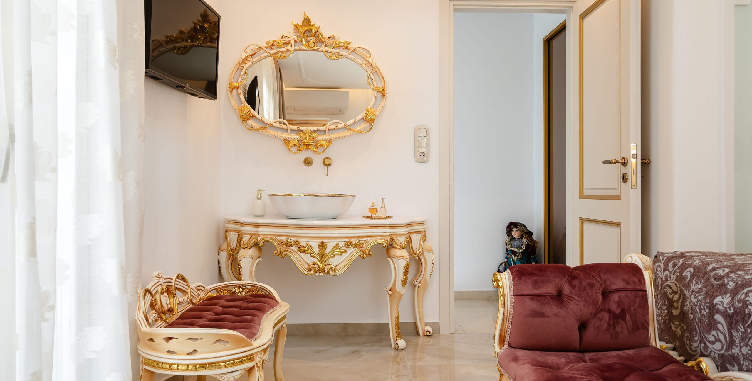 Aristocratic_interior-39